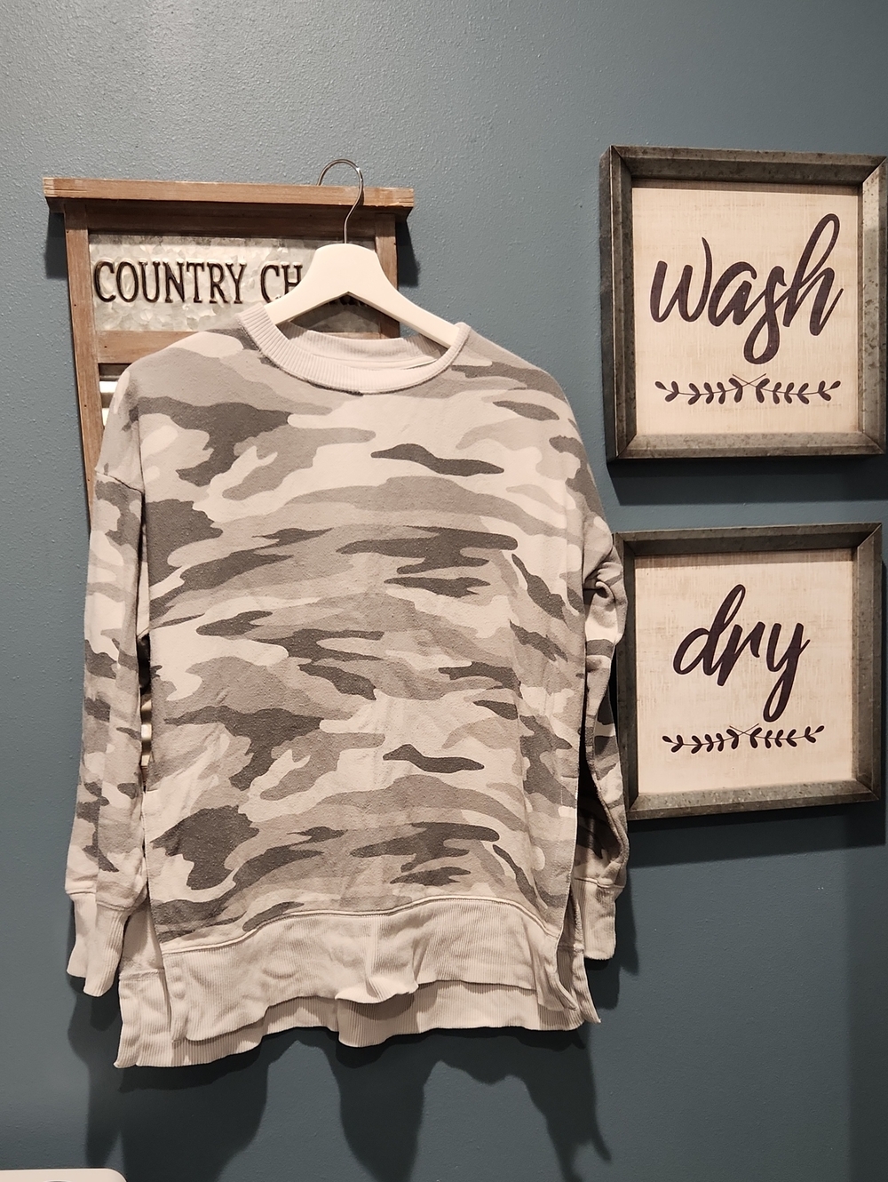 aerie Men's Gray & White Camo Crewneck Sweatshirt